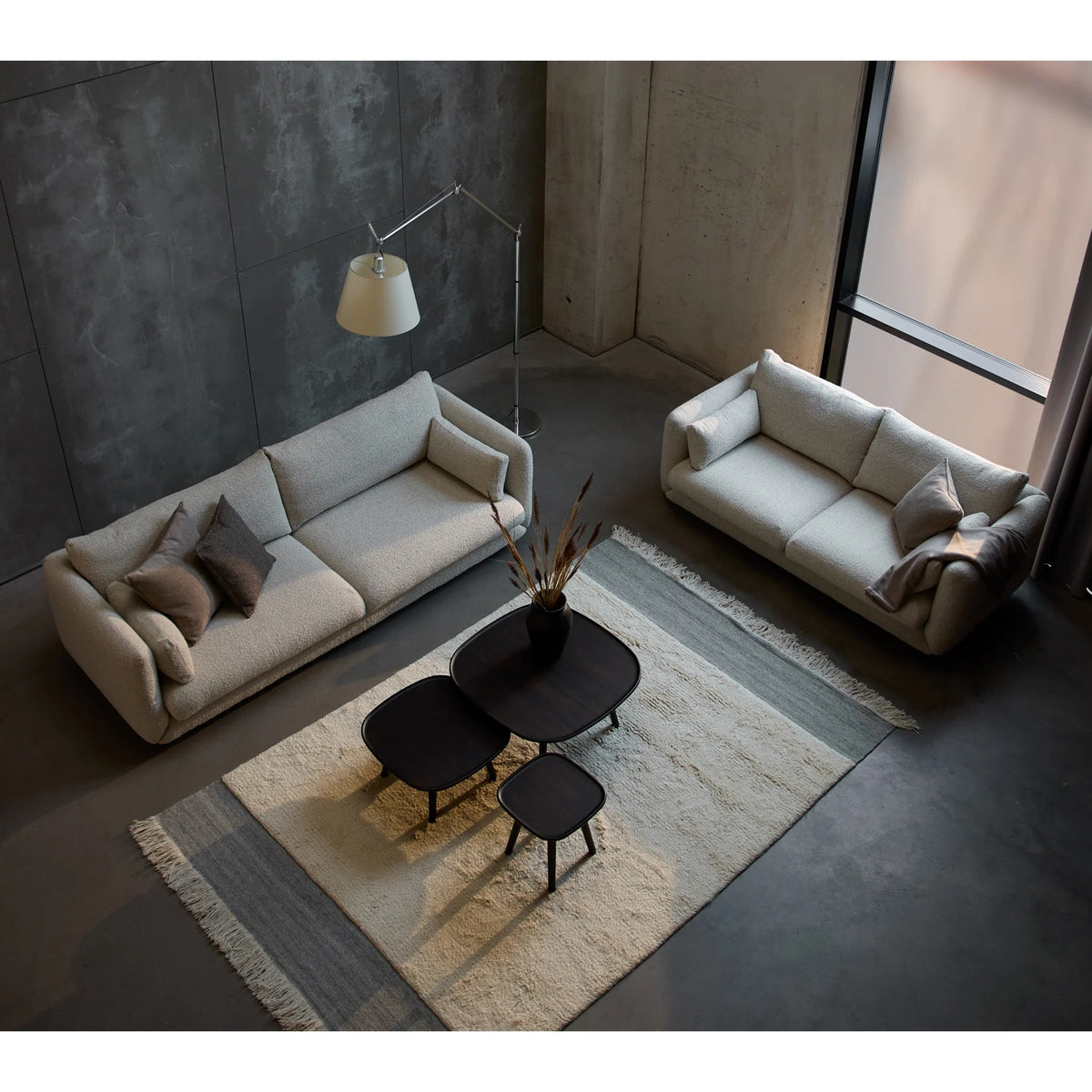 Bloom 2-seater sofa w/plinth