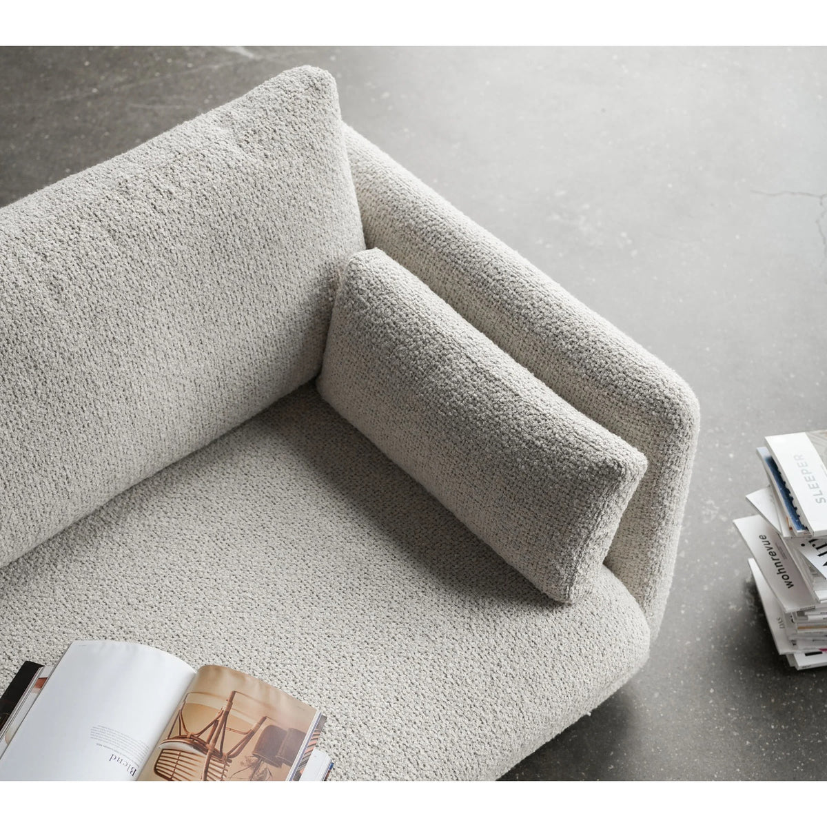 Bloom 2-seater sofa w/plinth