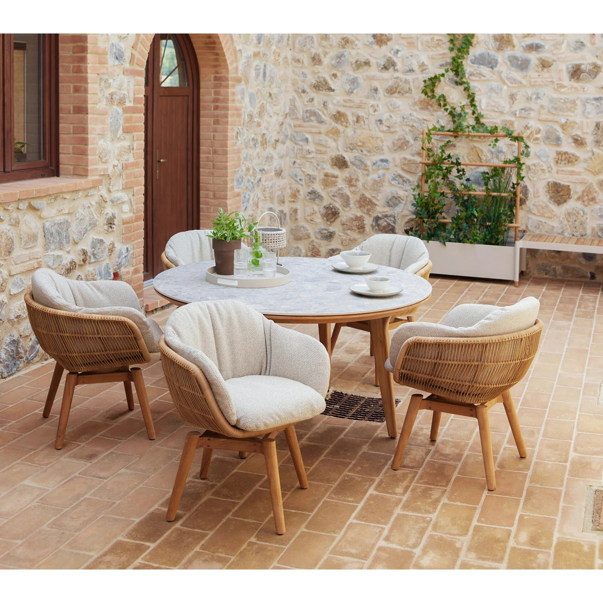 Stay chair w/teak swivel