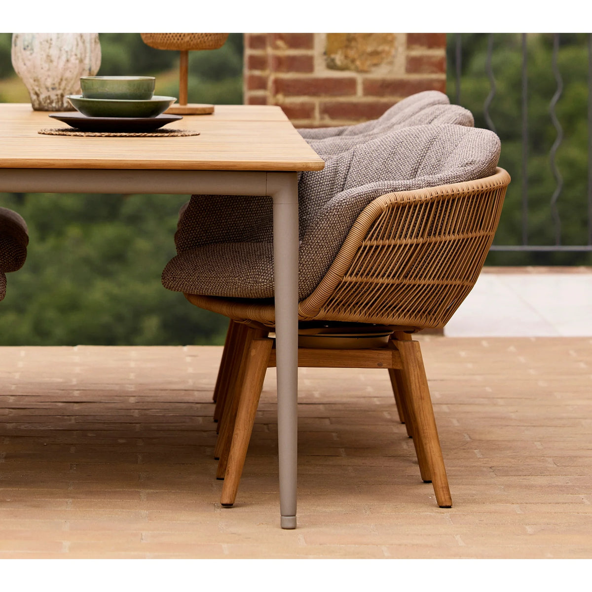 Stay chair w/teak swivel