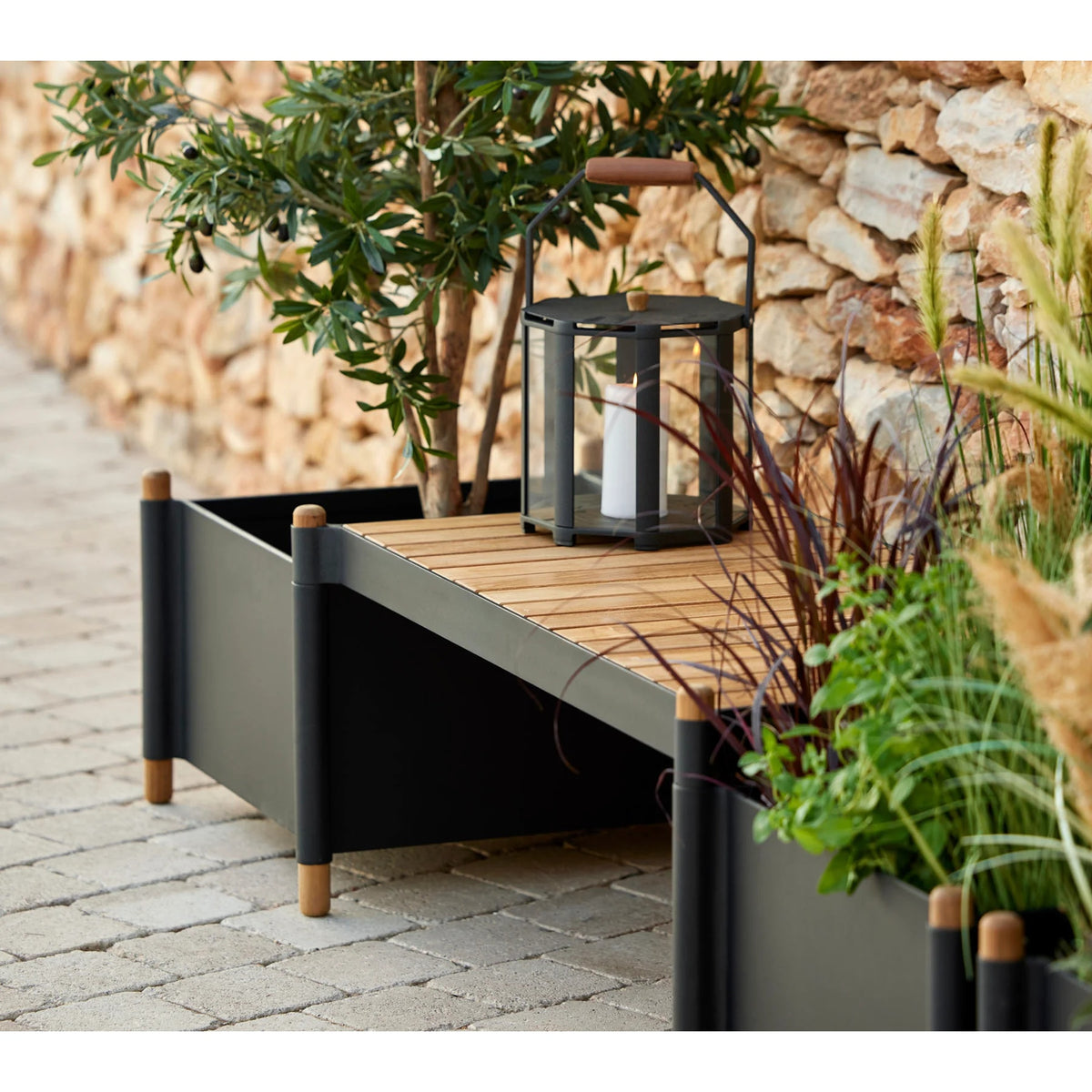 Sticks planter bench
