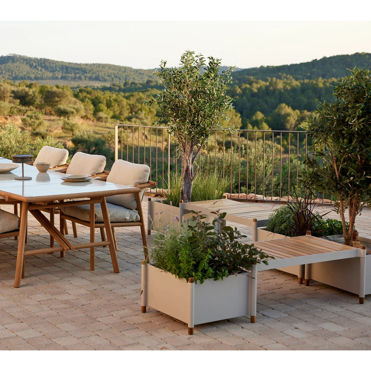 Sticks planter bench