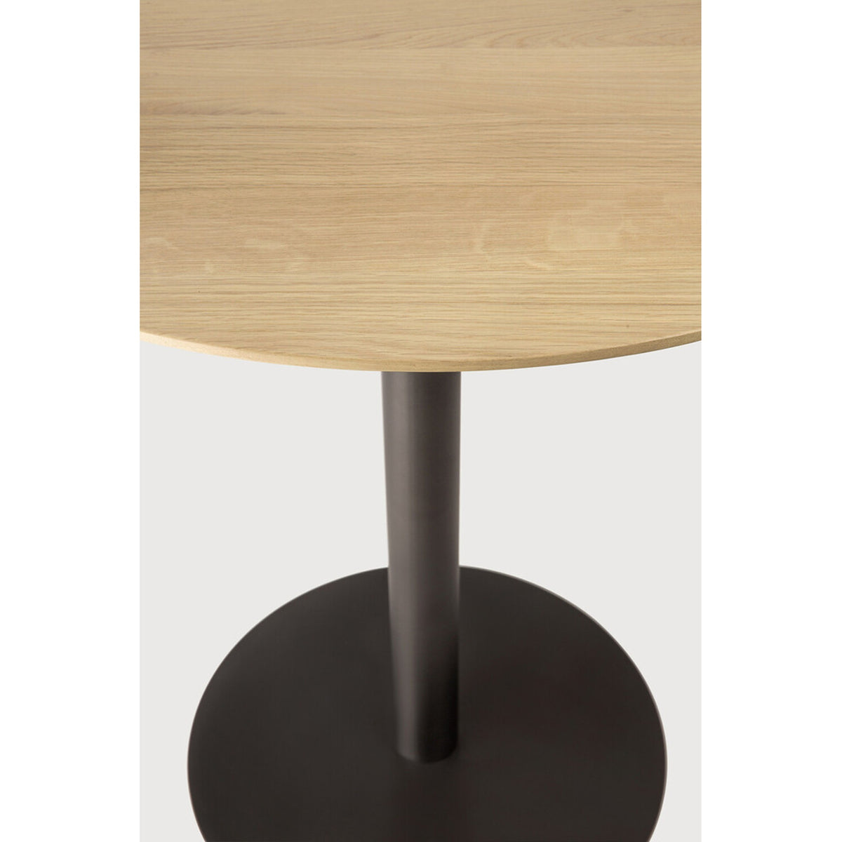 Blend dining table