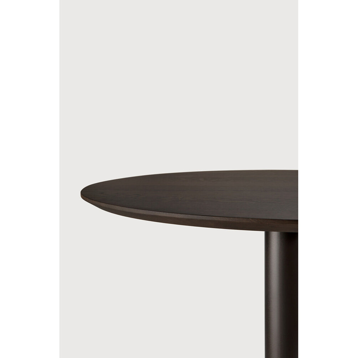 Blend dining table