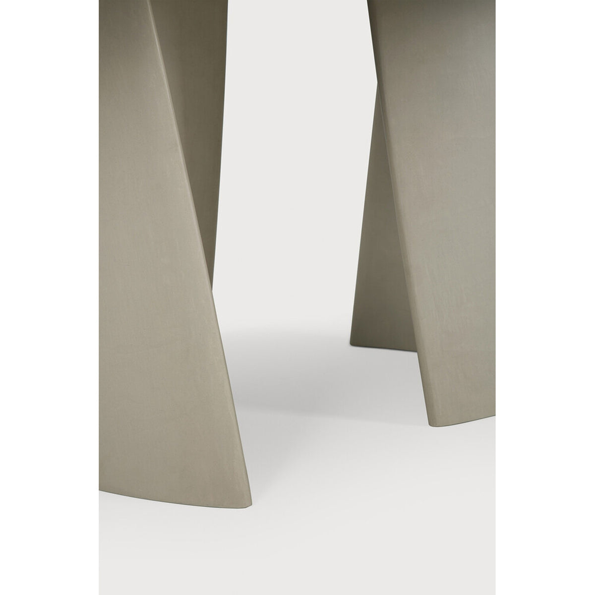 Canyon outdoor dining table