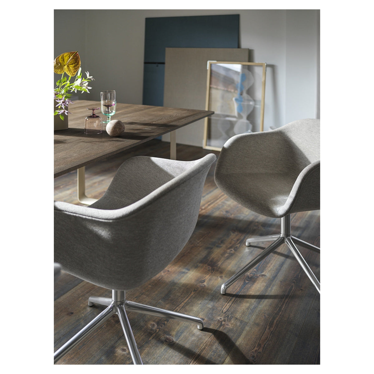 Fiber Armchair Swivel Base W. Gas Lift And Castors