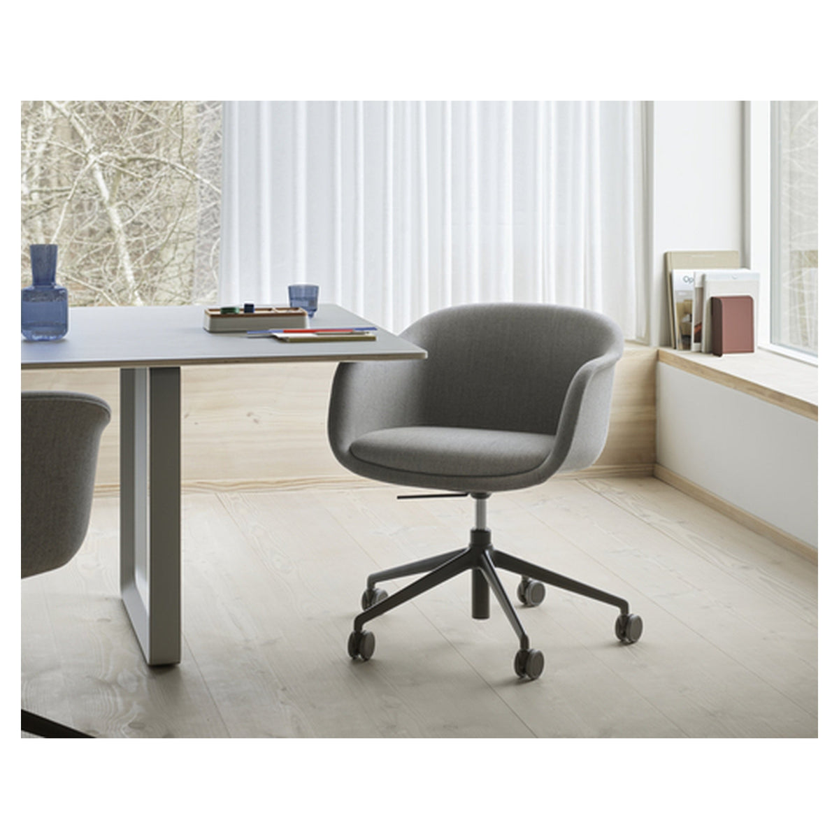 Fiber Conference Armchair Swivel Base W. Gas Lift Castors And Tilt