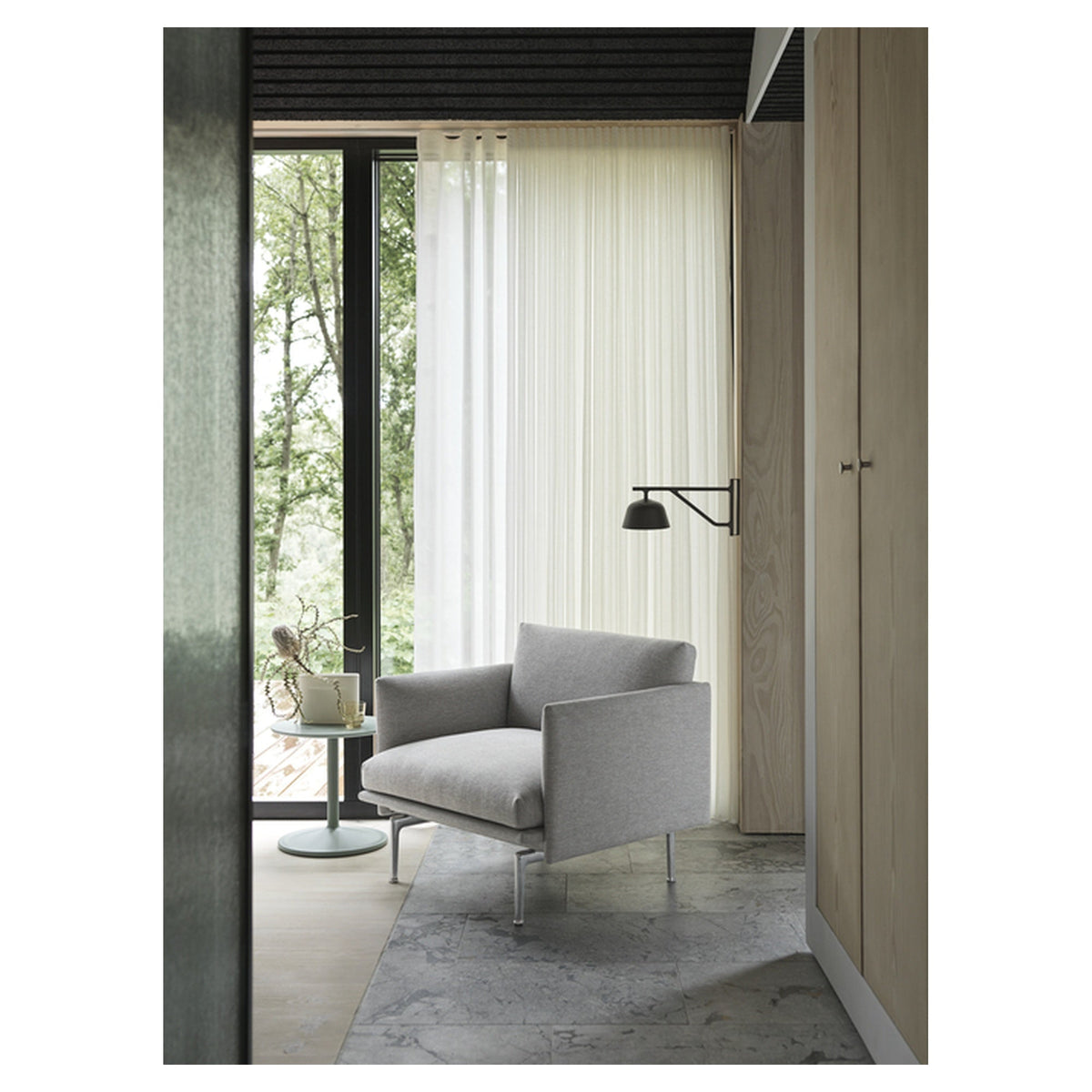 Outline Studio Chair