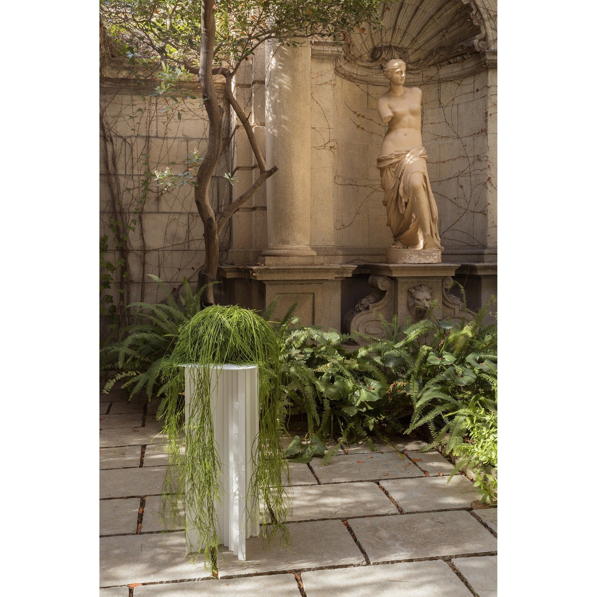 Plec Pedestal Steel Table