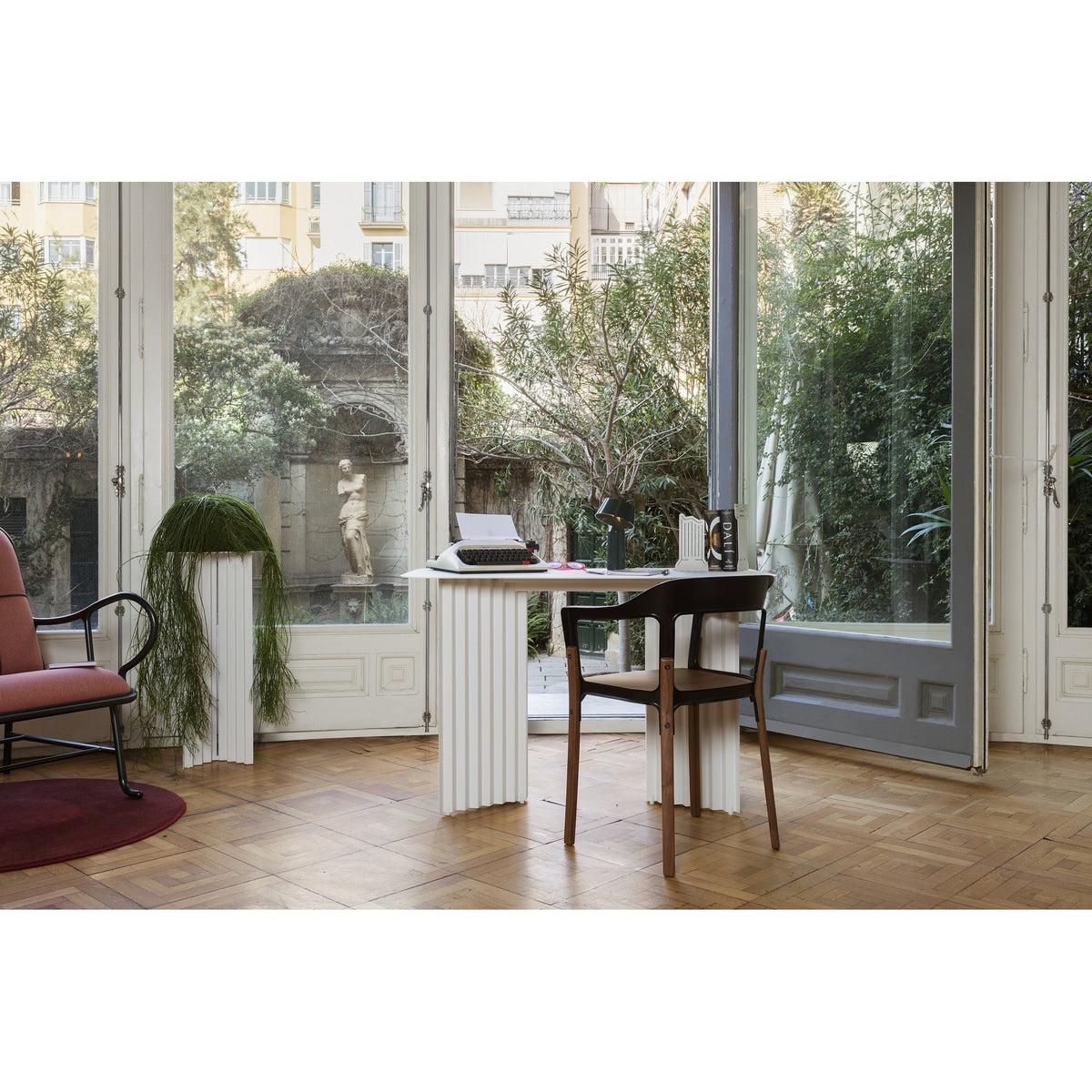 Plec Pedestal Steel Table