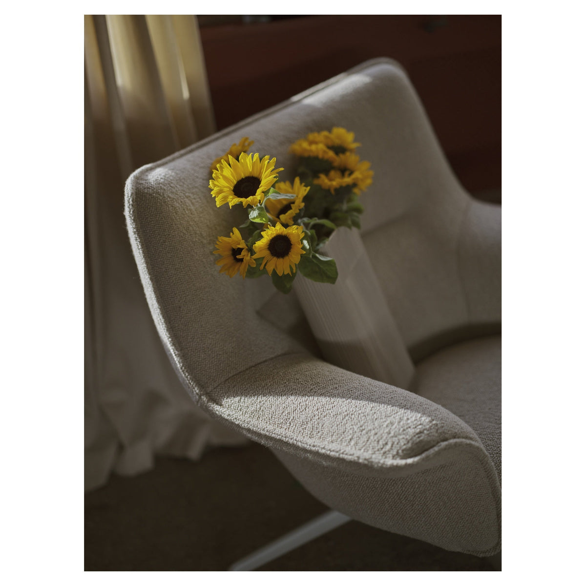 Doze Lounge Chair Low Back Tube Base