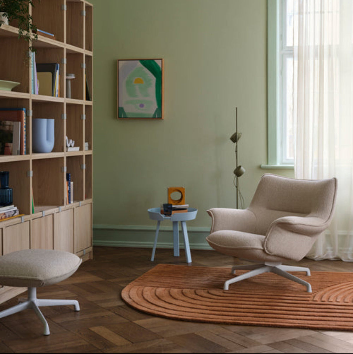 Doze Lounge Chair Low Back Swivel Base