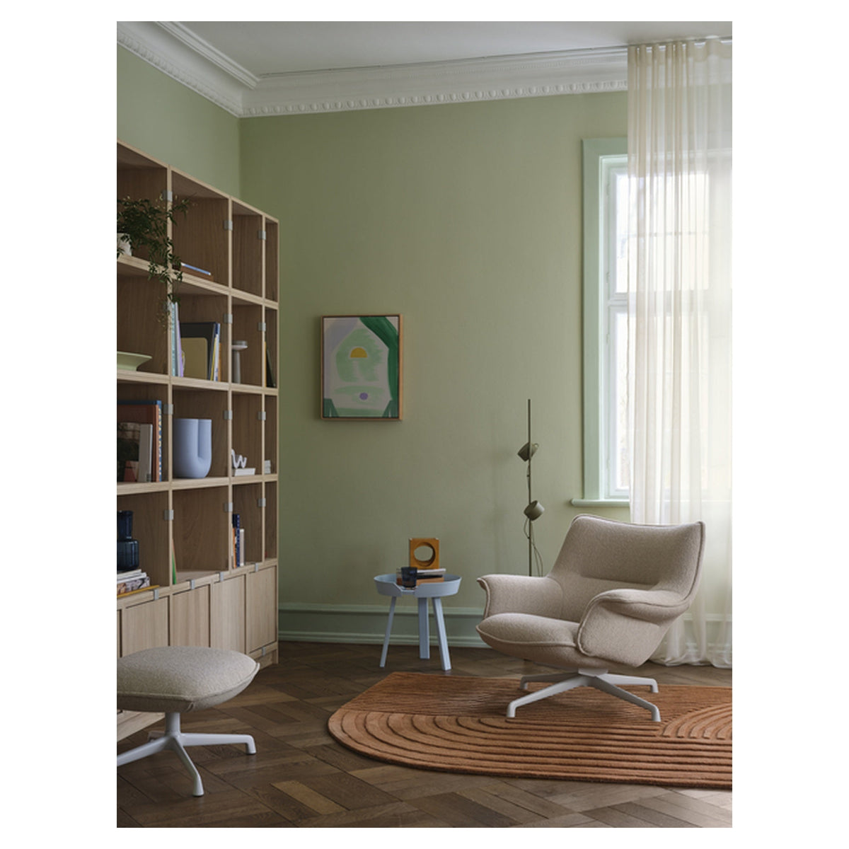 Doze Lounge Chair Low Back Tube Base