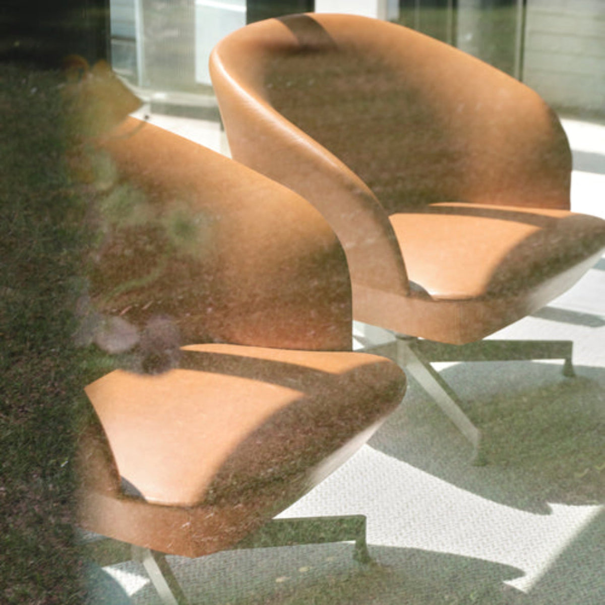 Oslo Lounge Chair w/ Swivel Base