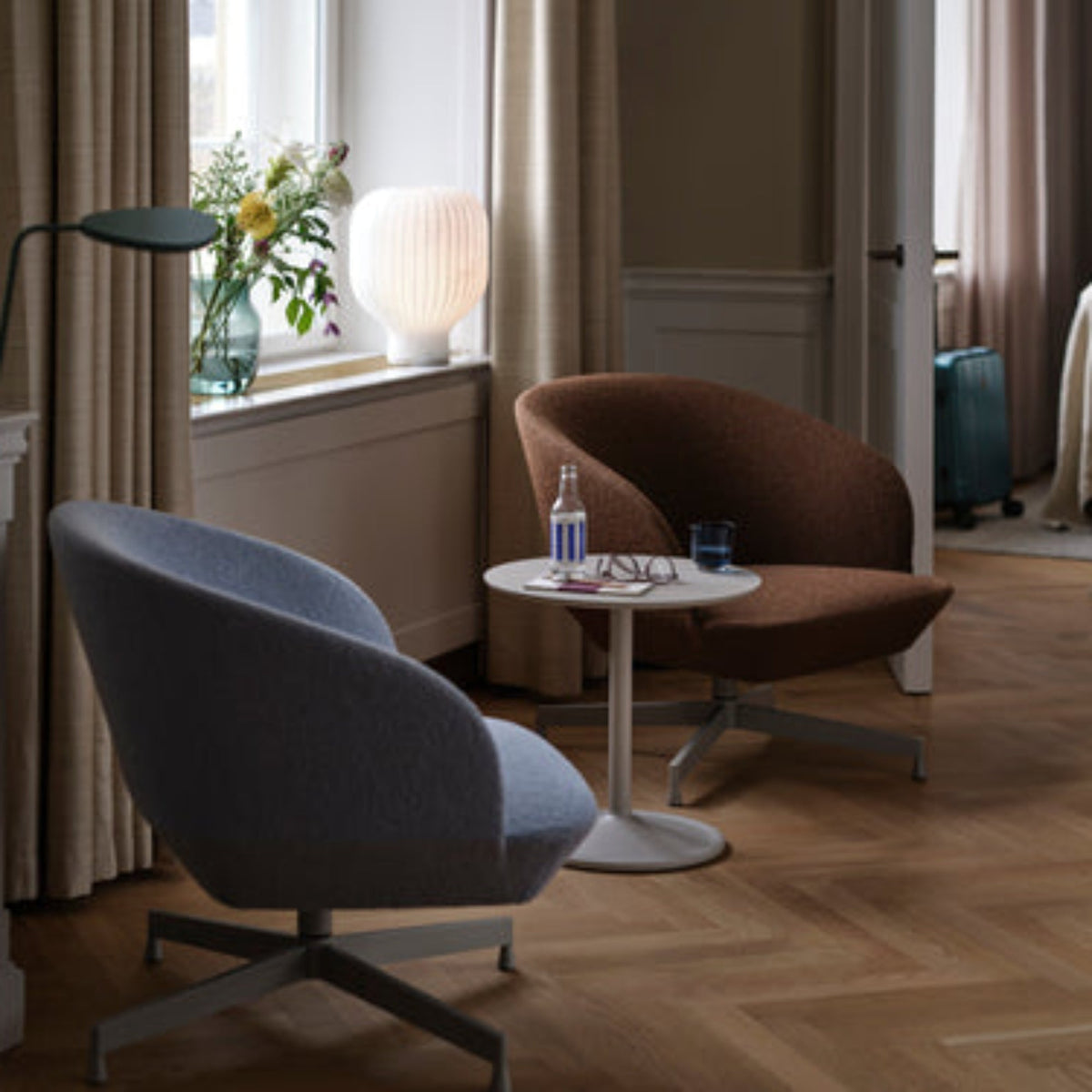 Oslo Lounge Chair w/ Swivel Base